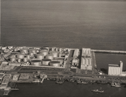 DEPÓSITOS DEL PUERTO Y SEDE DE LA AUTORIDAD PORTUARIA