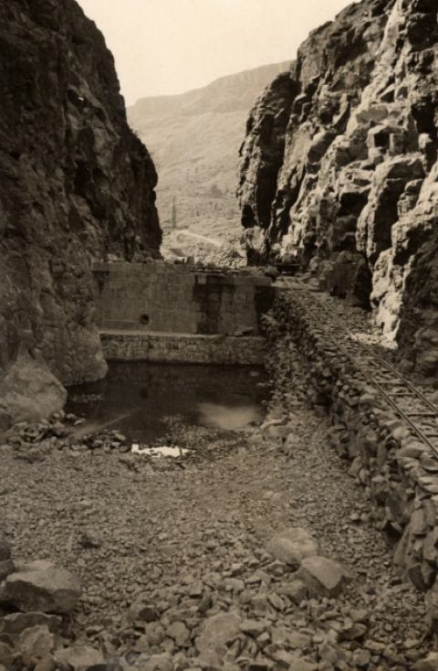 RAILES DE LA VAGONETAS. OBRAS EN LA PRESA DE AYAGAURES