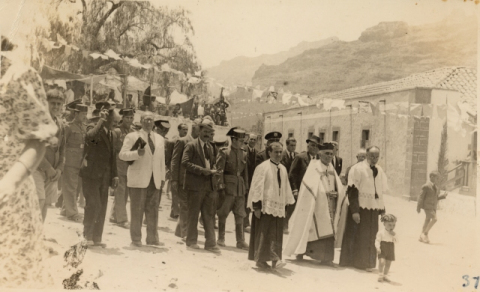 AUTORIDADES EN LA INAUGURACIÓN DEL CEMENTERIO