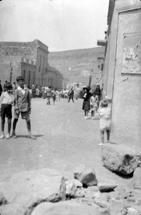LOS CHIQUILLOS Y LA PROCESIÓN