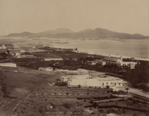 EL BARRIO DE LOS HOTELES Y EL PUERTO