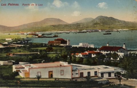 EL BARRIO DE LOS HOTELES Y LA ISLETA AL FONDO