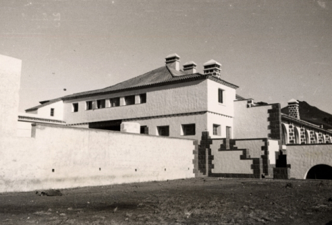 EXTERIOR DEL ALBERGUE DE LA CRUZ DE TEJEDA