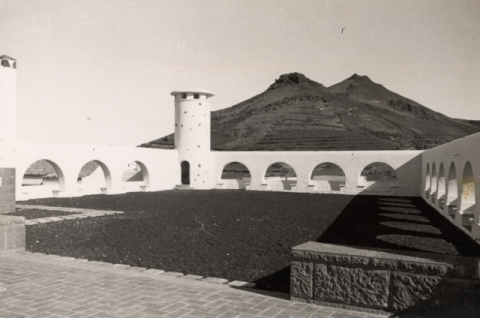 PATIO DEL ALBERGUE DE LA CRUZ DE TEJEDA