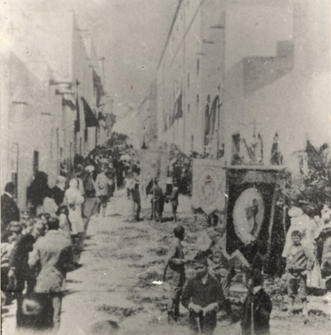 PROCESIÓN ANTE LA ANTIGUA CÁRCEL