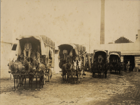 ALMACÉN DE LA ELDER DELANTE  DE LA "INDUSTRIA MECÁNICA"