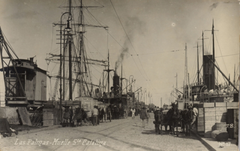 BARCOS Y CARRUAJES EN EL MUELLE SANTA CATALINA