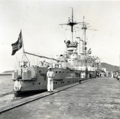 CRUCERO TIPO LEIPZIG EN EL PUERTO DE LA LUZ
