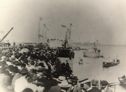 LLEGADA AL MUELLE DEL MINISTRO COVIÁN