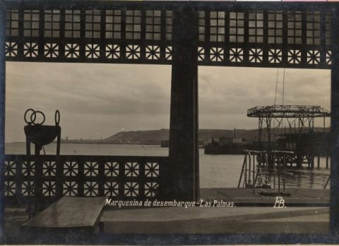 MARQUESINA EN EL MUELLE SANTA CATALINA