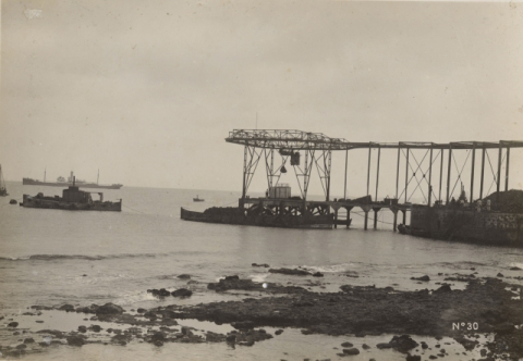 MUELLE CARBONERO CERCA DEL MUELLE STA. CATALINA.
