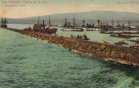 MUELLE GRANDE Y BARCOS
