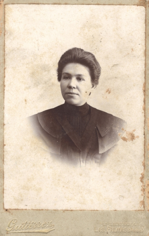 RETRATO DE SEÑORA