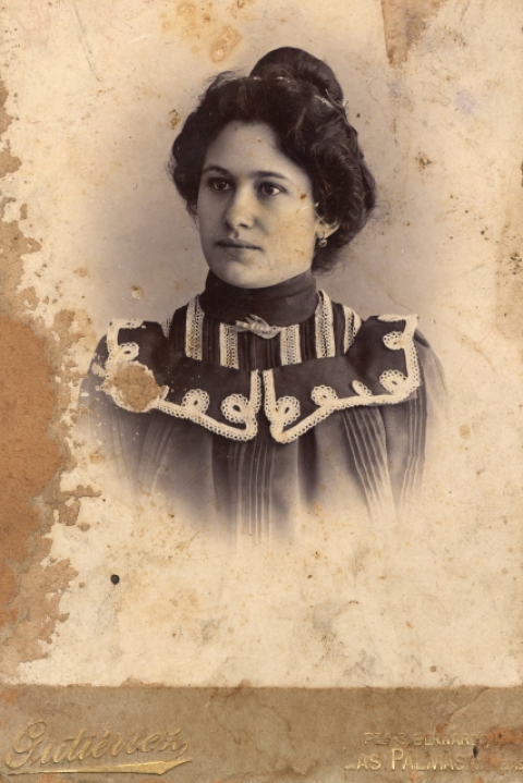 RETRATO DE SEÑORITA (VISTA DE BUSTO)