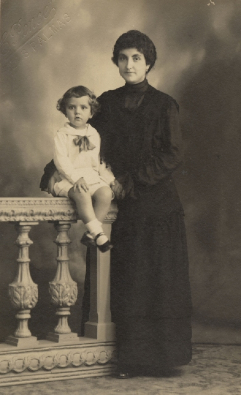 SEÑORA CON NIÑA