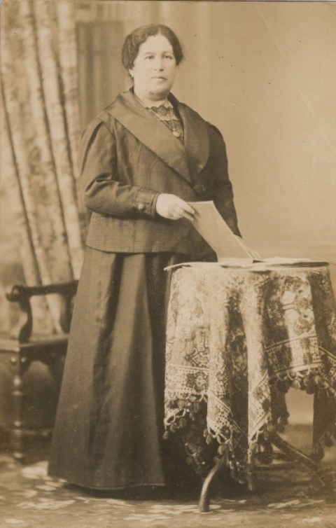 SEÑORA LECTORA
