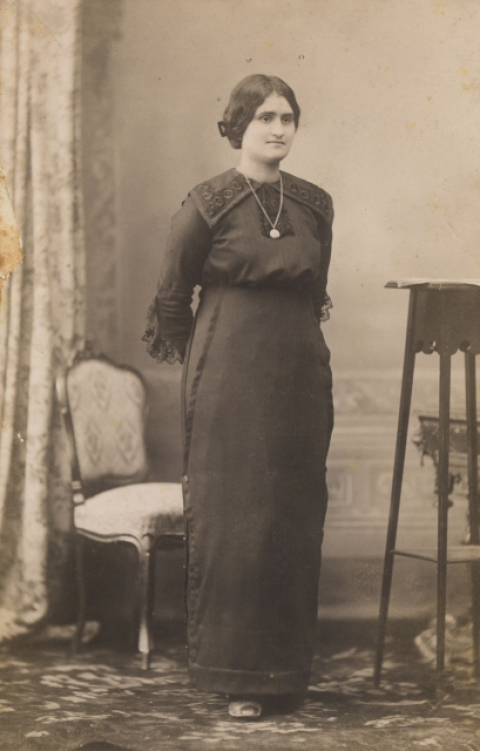 SEÑORITA DE LUTO