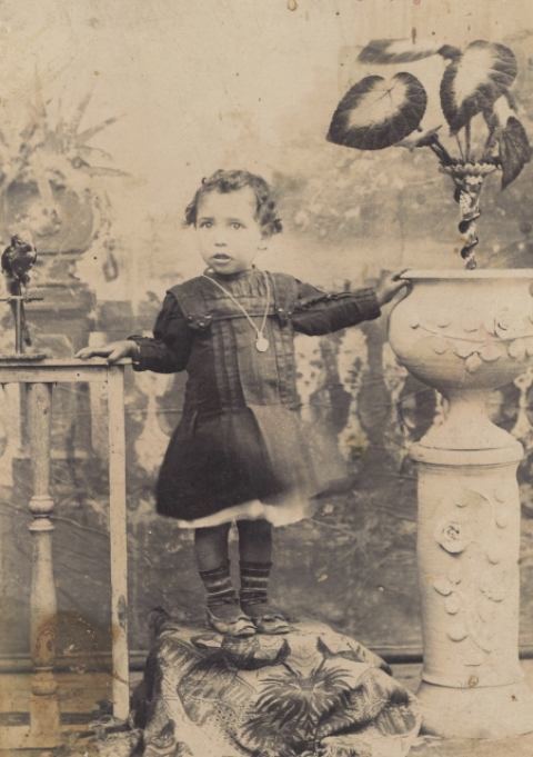 LA NIÑA DE LA MACETA