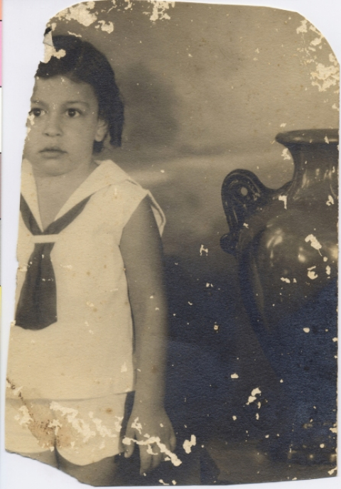 RETRATO DE NIÑA CON TRAJE DE MARINERO