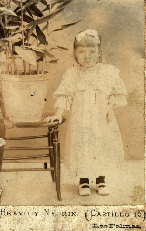 RETRATO DE NIÑA