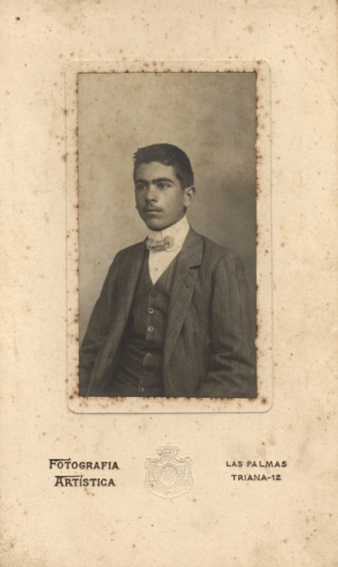 RETRATO DE JOVEN