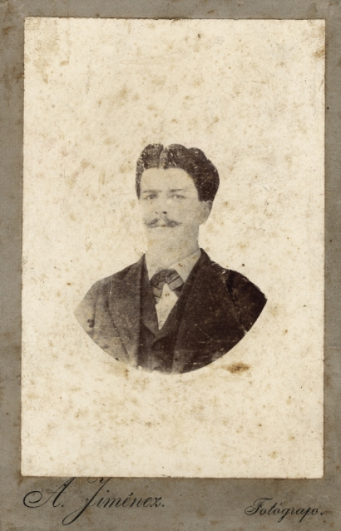 SEÑOR DE BIGOTE