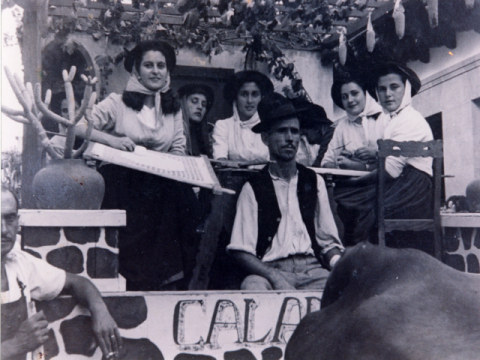 ROMERÍA DEL PINO. CARROZA DE LOS COROS Y DANZAS DE INGENIO