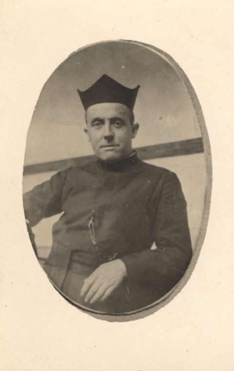 RETRATO DE CURA