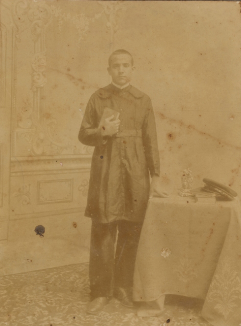 RETRATO DE SEMINARISTA CON UNIFORME COLEGIAL