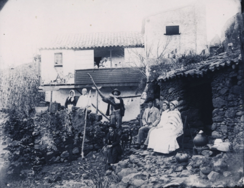 LA CASA Y EL ALPENDRE