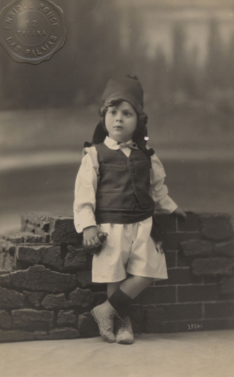 NIÑO VESTIDO DE "CANARIO"