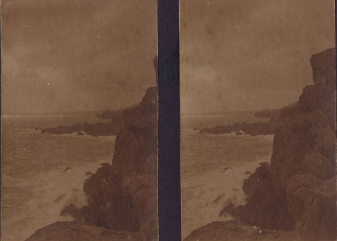 PARAGUAS SOBRE LAS ROCAS