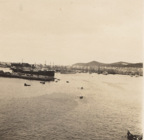 LA BAHÍA Y EL PUERTO