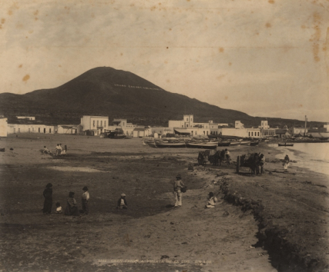 LA PLAYA DE LA LUZ Y LA MONTAÑA DEL VIGÍA