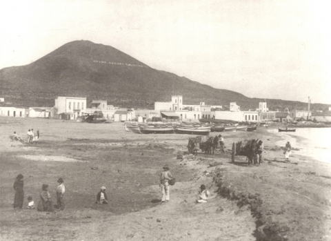 LA PLAYA DE LA LUZ Y LA MONTAÑA DEL VIGÍA