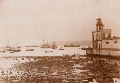 MAREA VACÍA EN EL PUERTO DE LA LUZ