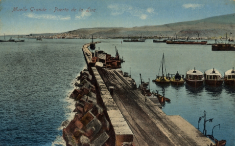 MUELLE GRANDE, BAHÍA Y BARCO