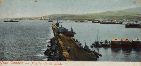 MUELLE GRANDE, BAHÍA Y BARCO