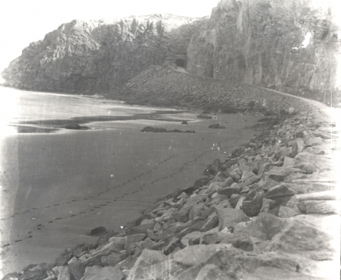 PLAYA Y TUNEL DE LA LAJA