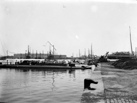 SUBMARINO ATRACADO EN EL PUERTO DE LA LUZ