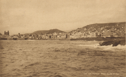 VISTA DE VEGUETA  Y TRIANA DESDE EL MUELLE