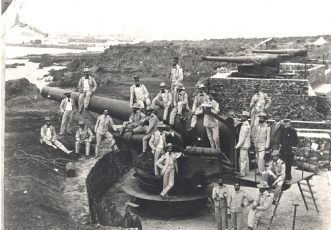 LA ARTILLERÍA  ESPAÑOLA EN LA ISLETA. BATERÍA DE SAN FERNANDO