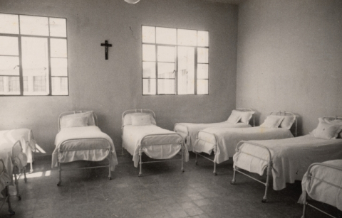 DETALLE DEL DORMITORIO DEL INTERNADO DE LOS ÁNGELES