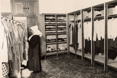 VESTIDOR DEL INTERNADO DE LOS ÁNGELES