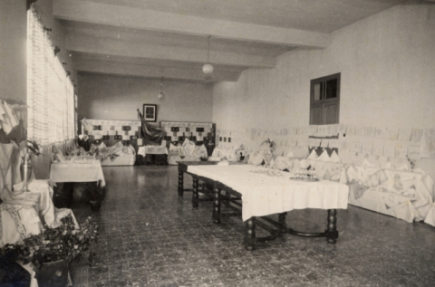 VESTIDOS Y TRABAJOS DE COSTURA DEL INTERNADO LOS ÁNGELES