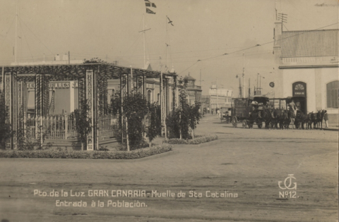EDIFICIO MILLER Y RETRETES PÚBLICOS