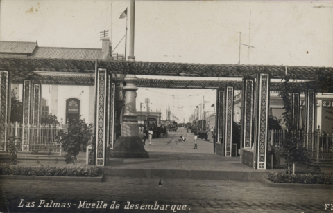 GLORIETA DE LOS RETRETES  PÚBLICOS