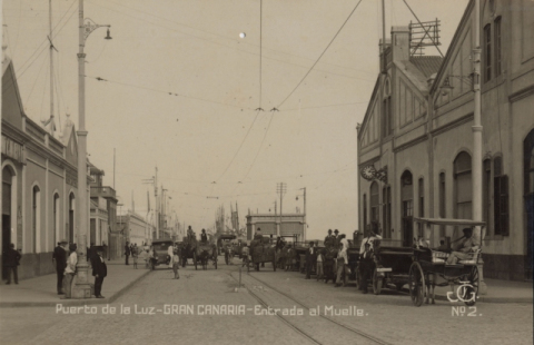 MUELLE DE SANTA CATALINA, EDIFICIOS ELDER Y MILLER
