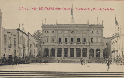 AYUNTAMIENTO Y PLAZA DE SANTA ANA