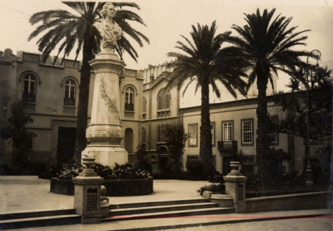 MONUMENTO A COLÓN